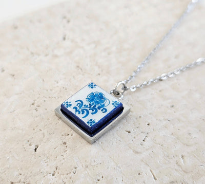 DELFT Flower Tile Pendant Portuguese Blue White Small Tile Necklace Azulejo Pendant Travel Gift Blue Necklace Handmade Minimal Square Tile