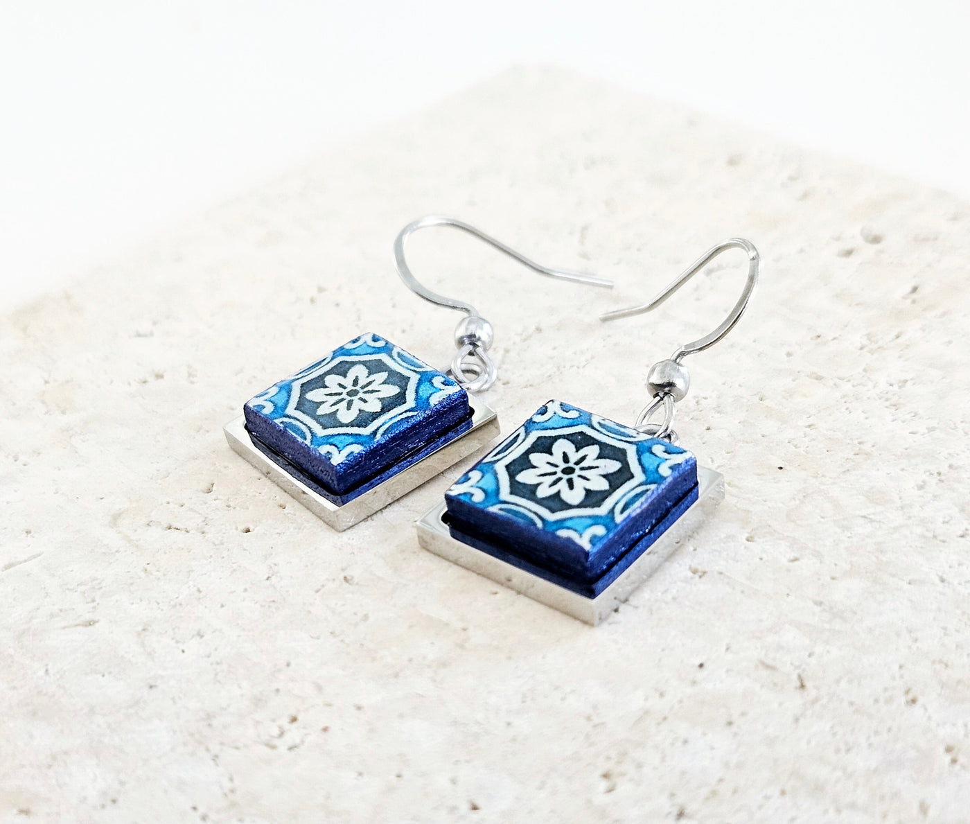 Portuguese Blue White Tile Earring Lisbon Small Tile Earring Azulejo Majolica Earring Gift Blue Retro Drop Earring Travel Fall Gift Tile