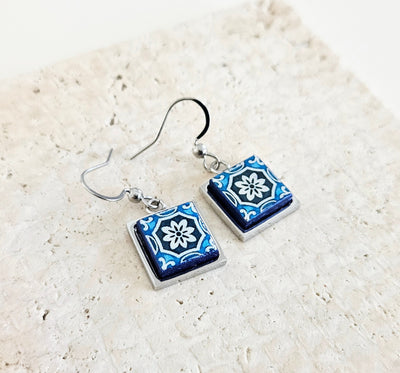 Portuguese Blue White Tile Earring Lisbon Small Tile Earring Azulejo Majolica Earring Gift Blue Retro Drop Earring Travel Fall Gift Tile