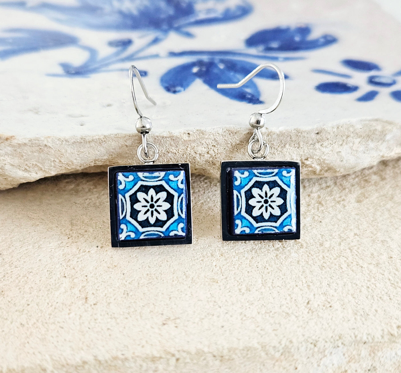 Portuguese Blue White Tile Earring Lisbon Small Tile Earring Azulejo Majolica Earring Gift Blue Retro Drop Earring Travel Fall Gift Tile