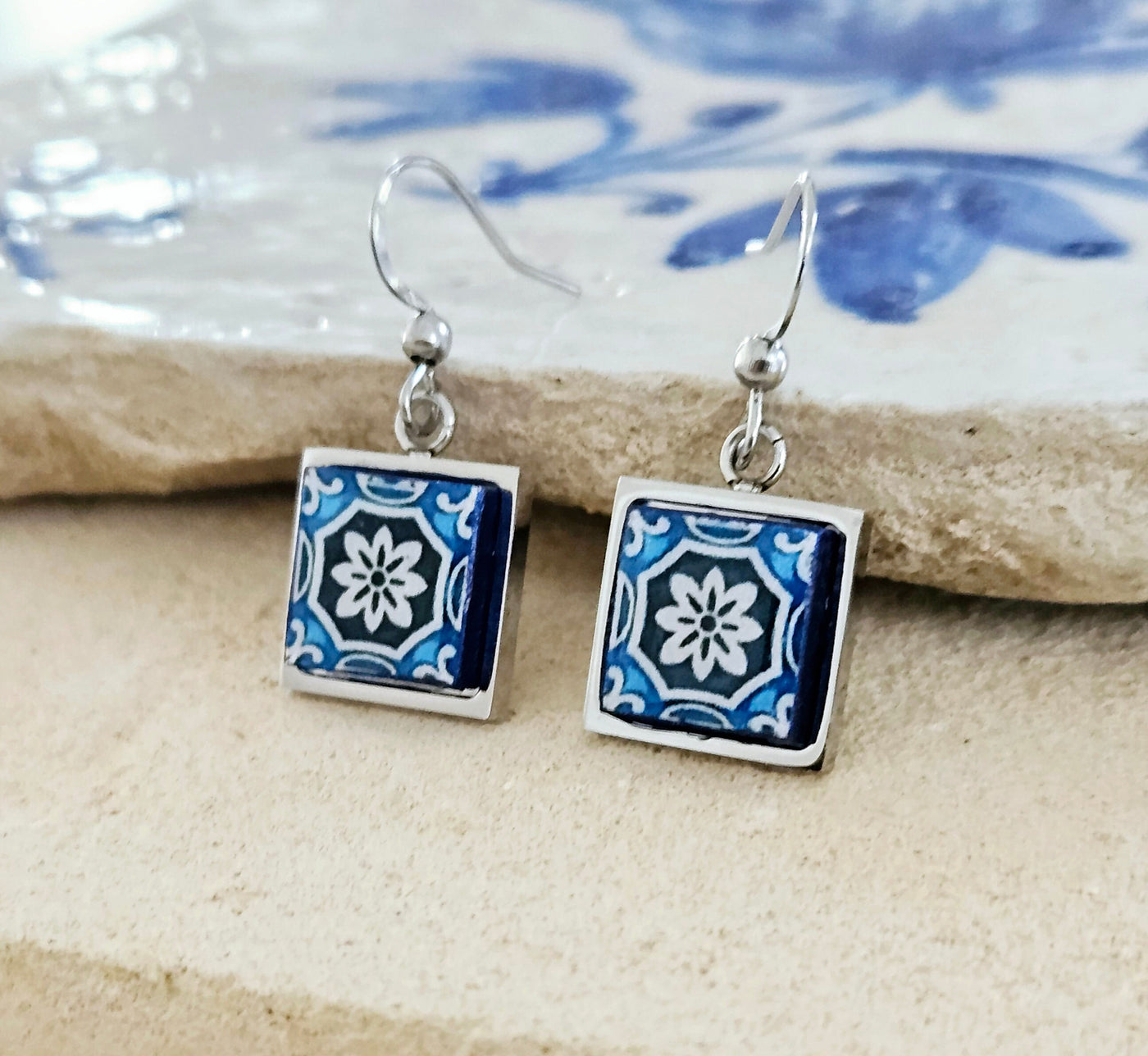 Portuguese Blue White Tile Earring Lisbon Small Tile Earring Azulejo Majolica Earring Gift Blue Retro Drop Earring Travel Fall Gift Tile