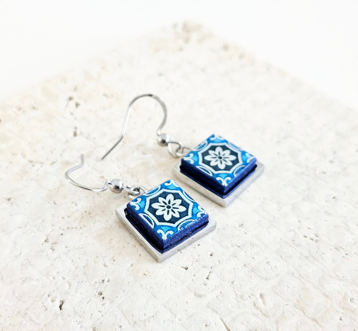 Portuguese Blue White Tile Earring Lisbon Small Tile Earring Azulejo Majolica Earring Gift Blue Retro Drop Earring Travel Fall Gift Tile